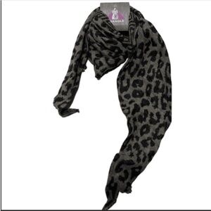 NWT David and Young animal print fringe hem scarf. One size.